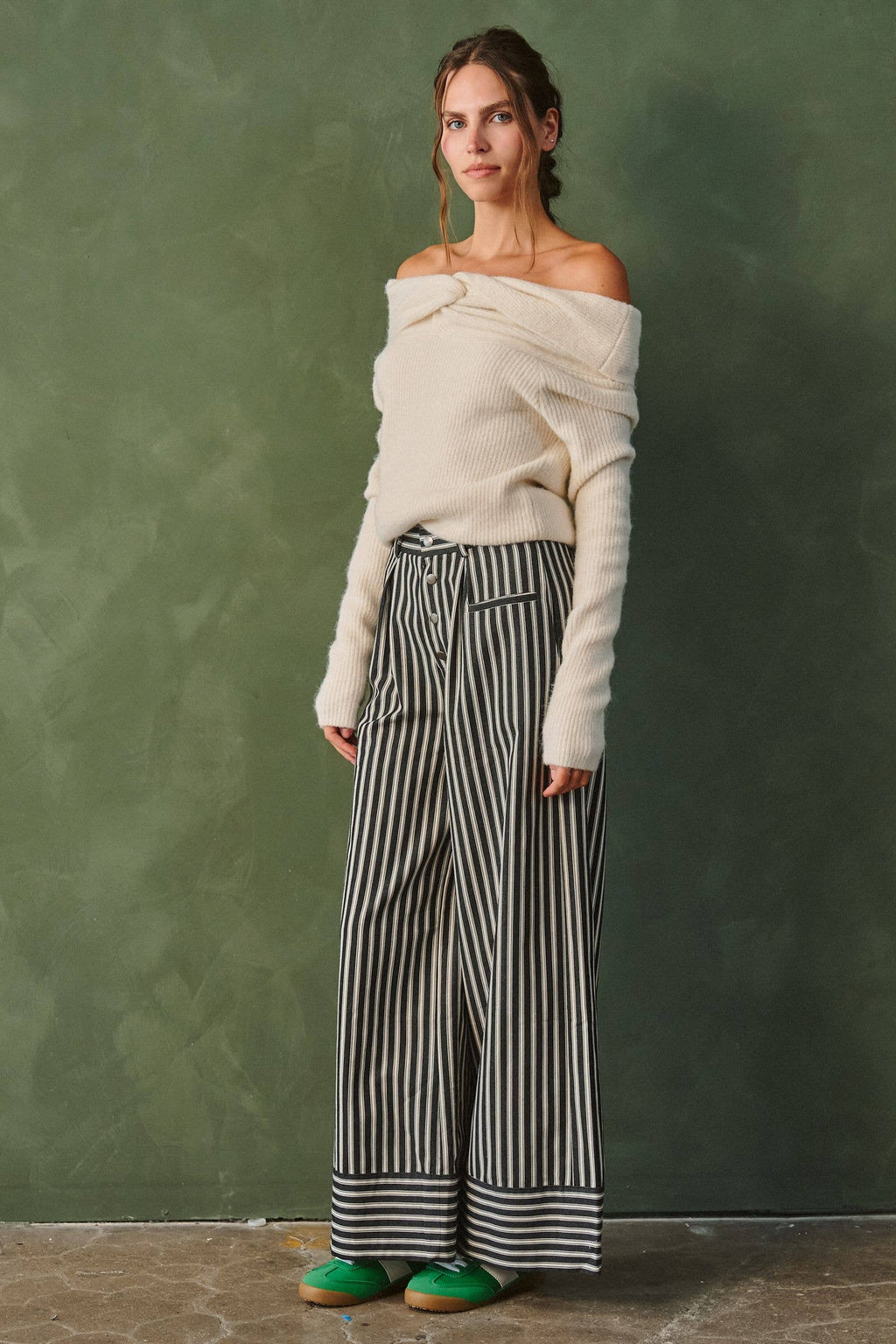 Twist Off Shoulder