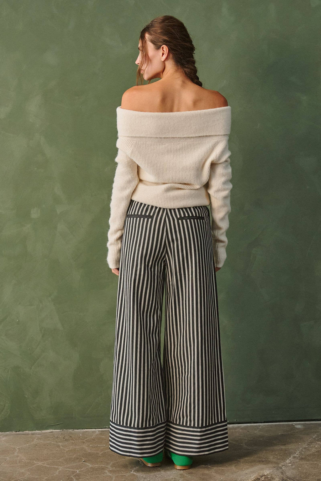 Twist Off Shoulder