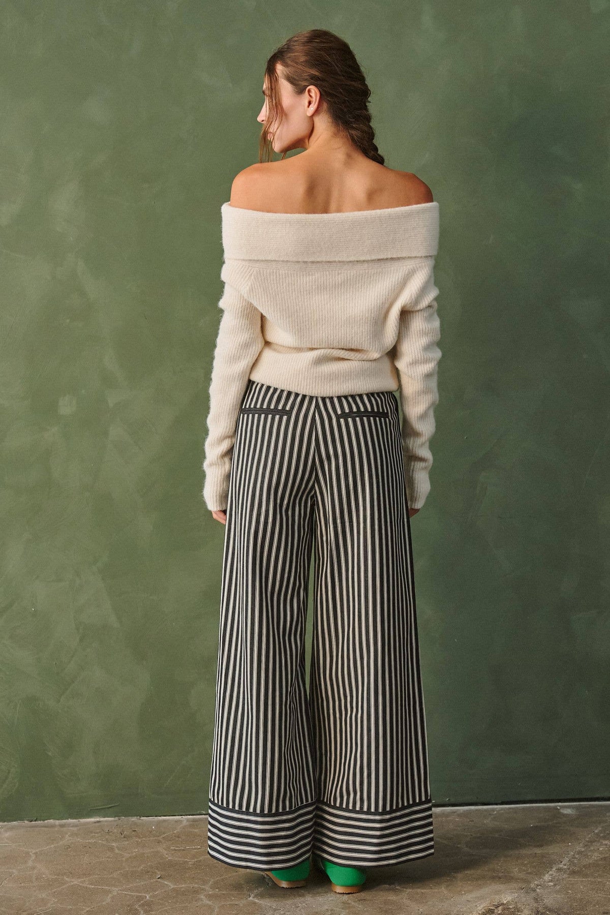 Twist Off Shoulder